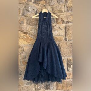 Olvi’s navy lace wedding guest dress